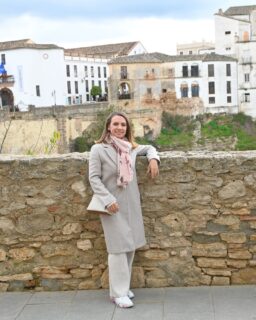 Ronda… you got me today.

I first planned to visit Ronda back in 2013 during a solo trip through Spain, but because of its location, it never quite fit into my itinerary. So yesterday, in 2025, after spending part of the day taking care of necessary residency paperwork, we made a short stop in Ronda's historic downtown. And somehow, even in limited time, it completely captured me.
The moment I saw Puente Nuevo, I had a true wow moment. It’s massive, powerful, and impossible to ignore. Standing there, I kept thinking about the people who spent more than 40 years building it, from 1751 to 1793. Did they ever imagine that centuries later people would still be standing there, completely amazed? Probably not. And yet, they created something so strong and magnificent that its presence still feels alive today.

Even during a quick walk through the city, Ronda revealed so much: narrow streets, old wooden doors, layers of history, artistic details everywhere you look. It feels like a place that holds centuries of stories, even when you only have a moment to listen. And of course, the smell of incredible Spanish food follows you around, tempting you at every corner. #spain #movetospain #rondaspain #andalucia #travelspain #travel #travelblogger