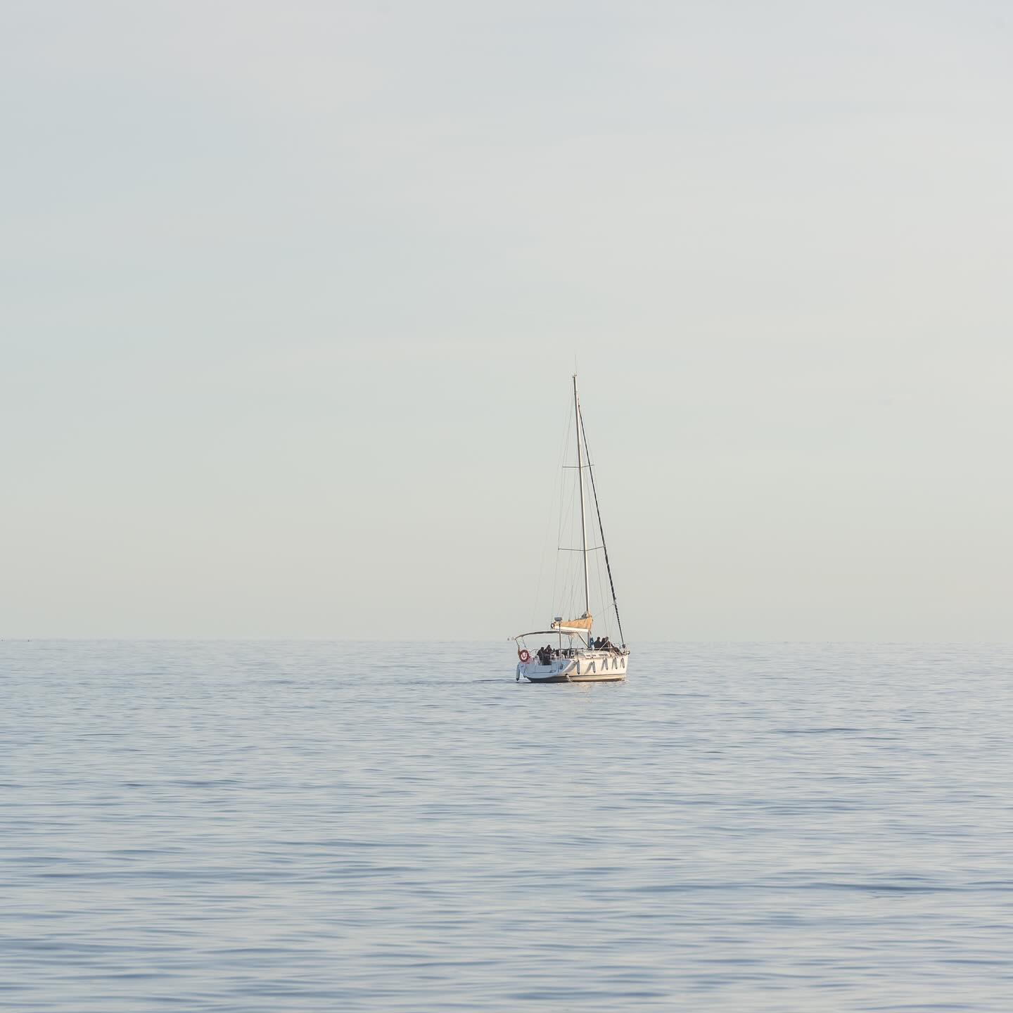 As this year comes to an end, new beginnings are quietly lining up ahead of us. Before rushing into what’s next, I want to pause and say a kind, honest goodbye to 2025.

Remembering this year brings mixed emotions: pain, exhaustion, and excitement, all at once.

It began in the emergency room with a beloved person, followed by months of recovery, uncertainty, and life on pause. Our carefully planned scouting trip to Spain was canceled. And then came the decision, the hardest part of all:

Do we still take the leap and relocate to Spain without that trip… or do we let go of the dream altogether?

That question was terrifying.

Once the decision was made, everything else became technical: research, planning, paperwork, logistics. There was no space left for creativity. Many of my creative projects had to be put on hold so we could simply move forward.

Ever since my first big adventurous move (relocating to Cancún, Mexico in 2013) I’ve felt deeply grateful. Grateful to experience different cultures, live in another language, grow through discomfort, and be amazed by every small step forward.

This kind of lifestyle isn’t for everyone. It’s for those who feel comfortable being uncomfortable and see it as a catalyst for growth.

Comfort is such a vague concept anyway. We all define it differently. Often, an interesting and engaging life has little to do with the size of your house, cars, brand labels, or followers. Exploration and learning tend to fill an inner space so fully that the hunger for more material things naturally fades.

Yes, life is life everywhere. You can’t run away from yourself.

I once heard the saying: “People who wander are lost.”
I don’t believe that. I think those who wander are deeply curious — about the world, life, and themselves.

So here’s what I hope inspires you:
Don’t be afraid to make a brave decision. It may not meet others’ expectations, even family, and that’s okay.

We all have one life. This one.
Live it your way.

I wish you a year full of brave decisions, endless inspiration, and curiosity.
And when fear shows up, see it as a sign that you’re about to grow. #movetospain #travel #spain #inspiration