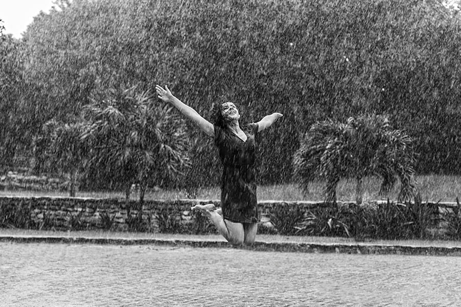 rain photoshoot black and white photos
