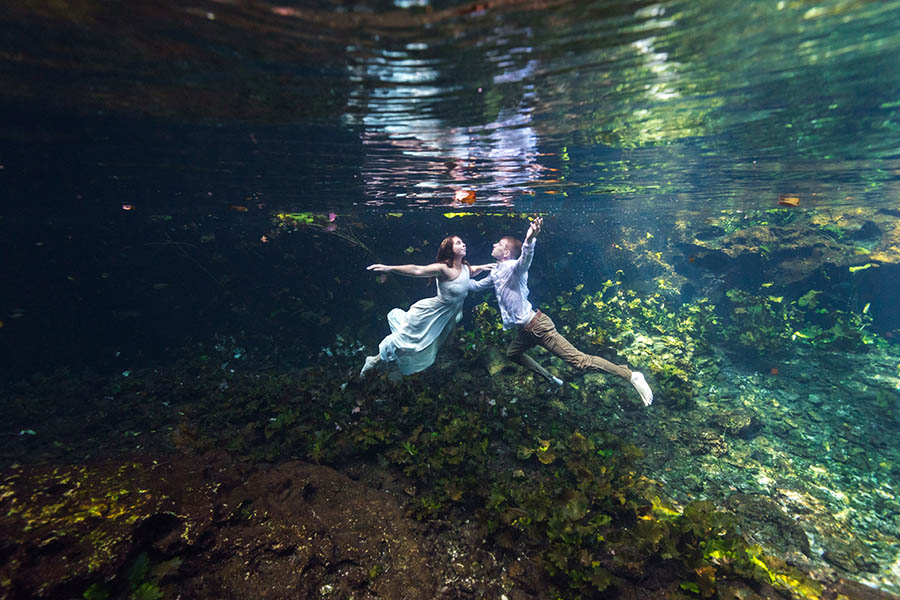 underwater couple photoshoot cenote