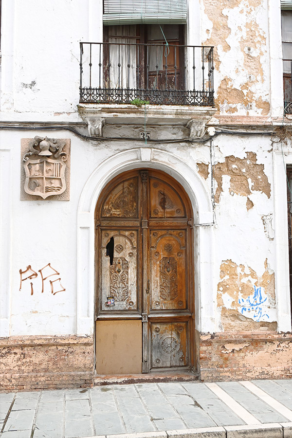 architecture--door-old-town-spain-travel-phots