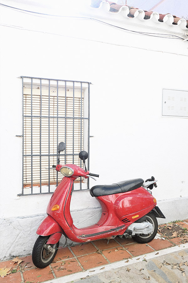 details-red-scooter-spain