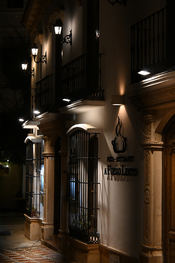 night-photos-when-traveling-in-spain-light-street-marbella
