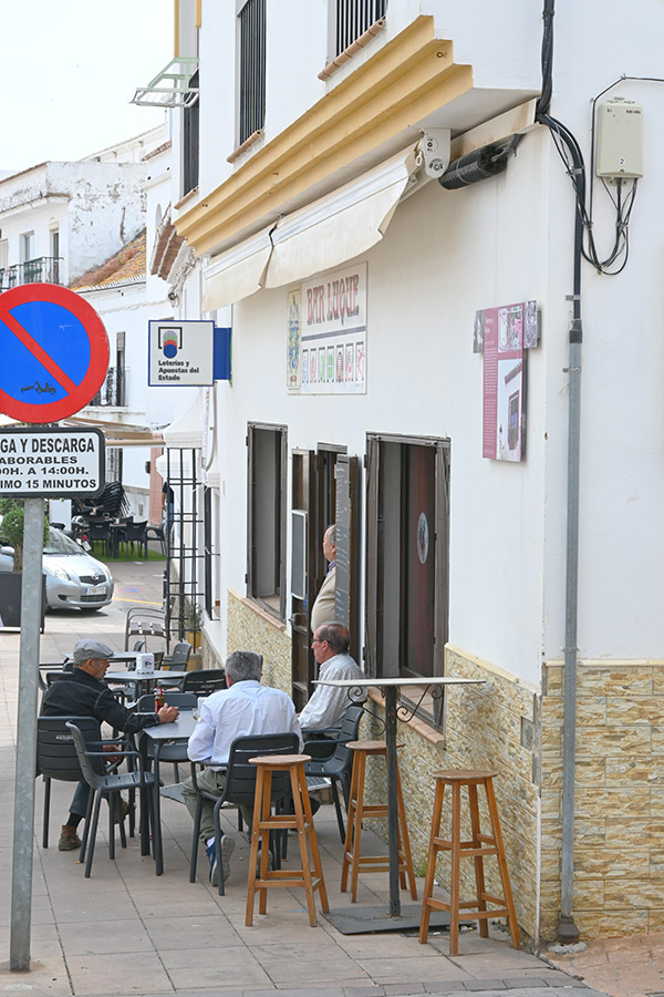 photographing-people-on-streets-spain