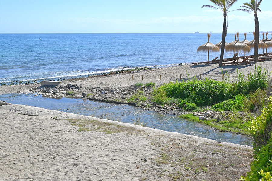 best-beaches-in-marbella-fontanilla-beach-stream